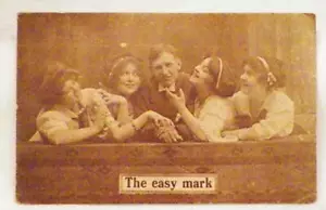 Tarjeta Postal The Easy Mark Hombre 4 Mujeres Humor Foto Real De Colección - Imagen 1 de 1