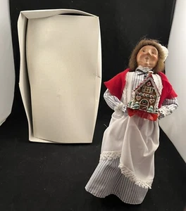 1997 BYERS’ CHOICE Carolers 12” Grandmother w/ Gingerbread House ~ Original Box - Picture 1 of 8