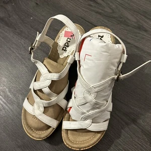 Mudd Sandals Women’s. Sz 8 Wedge Platform White Buckle Strap - Picture 1 of 5