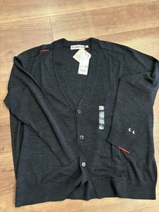 Cárdigan UNIQLO x ANYA HINDMARCH Gran Tamaño Cuello en V GRIS OSCURO Talla XL NUEVO CON ETIQUETAS JAPÓN - Imagen 1 de 2