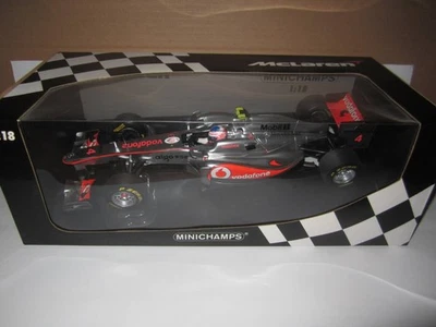 Pulsante PMA Minichamps 1/18 McLaren MP4-26 Mercedes #4 Jenson Johnnie Walker - Immagine 1 di 4
