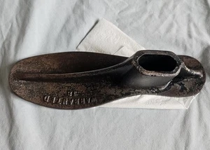 Vintage cobblers cast iron shoe mold Warranted 18 - Picture 1 of 7