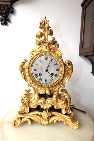 French Bronze Table Clock On Fixed Konsole- Feuervergoldet-Tolle Cover