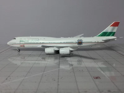 1:400 JC CUSTOM HUNGARIAN AIR FORCE B747-8 - Image 1 of 3