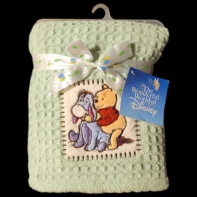 NUEVA Manta Bebé Winnie The Pooh & Eeyore Corona Verde Artesanía Chenilla 30x40 De Colección Foto 1 de 4