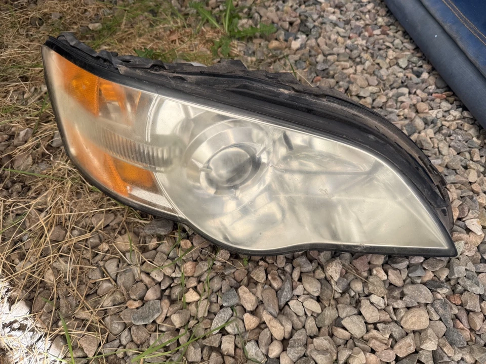Conjunto de faros de pasajero derecho Subaru Outback 2005-2007 Foto 1 de 1