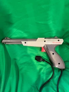 NINTENDO NES ZAPPER LIGHT GUN CONTROLLER GRAY GREY OEM - Picture 1 of 2