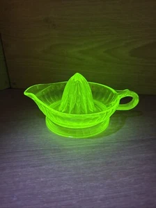 Vintage Vaseline Uranium Green Depression Glass Citrus Juicer Reamer - Picture 1 of 13
