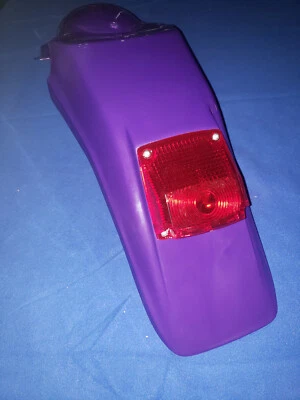 GUARDABARROS TRASERO PÚRPURA/VIOLETA CON LUZ TRASERA 1995 1996 - 2006 KDX200/220 Foto 1 de 2