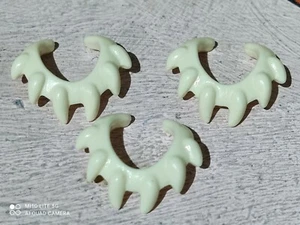 PLAYMOBIL X3 COLLARES COLMILLOS BLANCOS MARFIL INDIGENAS INDIOS 3015 3040 3097 - Imagen 1 de 1