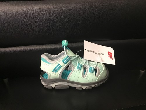 Nuovo sandalo bambino New Balance Adirondack (K2029GRM) in grigio come nuovo taglia 9