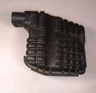 Geo Metro 1992 convertible caja resonadora de admisión de aire @ guardabarros de pasajero OEM usado Foto 1 de 4