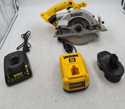 DeWalt Tool Lot - Circular Saw, DC390, 2 Chargers, Battery, Used - Image 1 of 4