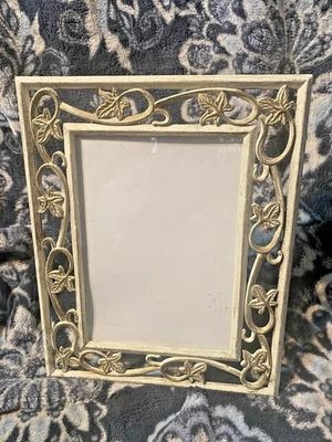 Marco de fotos tono dorado y blanco elegante motivo de hoja de metal 5 x 7 botánico Foto 1 de 4