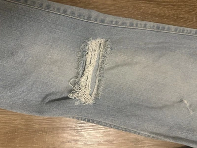 Jeans de mezclilla lavados Givenchy, usados dos veces, se ajustan como un 34x34 Foto 1 de 4