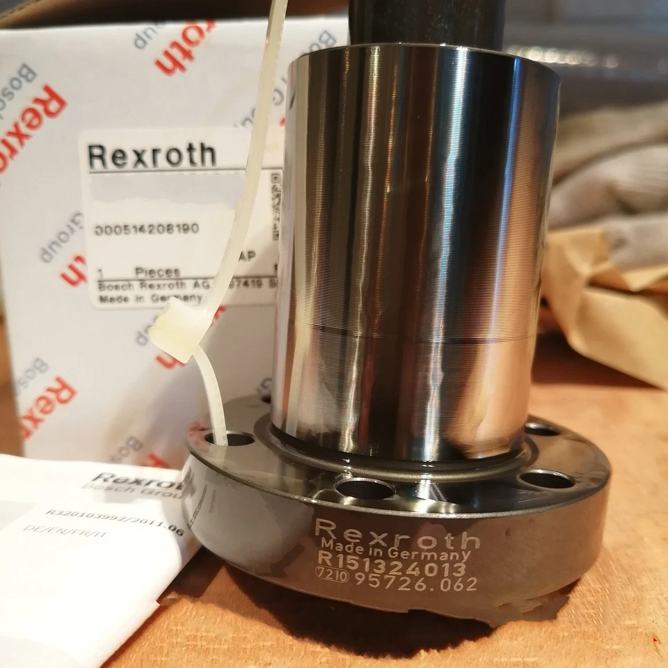 one New R151324013 Rexroth ball carriage Quality assurance - Image 1 of 1