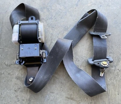 92-97 1996 ISUZU TROOPER CINTURÓN DE SEGURIDAD DELANTERO IZQUIERDO RETRACTOR GRIS Foto 1 de 2
