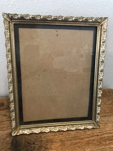 Cornice portafoto floreale ottone filigrana 8x10 metallo tono oro vintage MCM - Foto 1 di 7