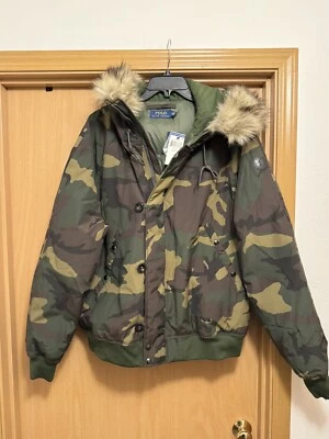 Chaqueta de bombardero Polo Ralph Lauren Glissade de piel sintética con capucha camuflada XXL $498 Foto 1 de 4