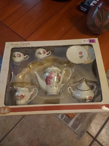 10 teiliges Miniatur Teeservice weiß mit Rosen Goldrand - Bild 1 von 9