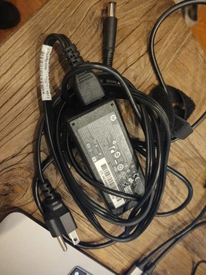 Genuine HP Laptop Charger AC Power Adapter 677774-001 693711-001 19.5V 3.33A 65W - Image 1 of 3