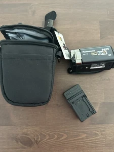 Panasonic HC-V10 HD Video Camcorder 70x Zoom SDXC - Tested & Working - Picture 1 of 5