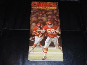 1982 KANSAS CITY CHIEFS NFL FOOTBALL MEDIA GUIDE NEAR MINT - Bild 1 von 2