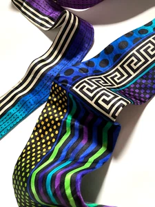 GIANNI VERSACE VINTAGE AÑOS 90 LLAVE GRIEGA PUNTOS ONDA CORBATA GEOMÉTRICA ITALIA AZUL - Imagen 1 de 14