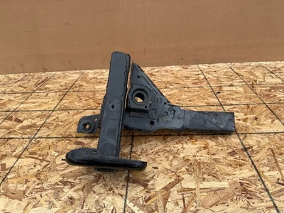 ЛЕВЫЙ КРОНШТЕЙН КРЕПЛЕНИЯ ПЛАСТИНЫ СКОЛЬЖЕНИЯ ВОДИТЕЛЯ FORD BRONCO 2021-2025 OEM В СБОРЕ - Изображение 1 из 4