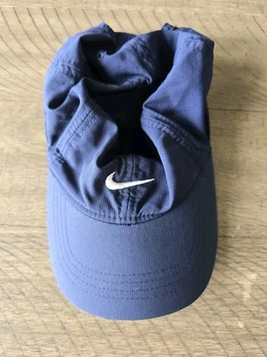 Gorra de béisbol ajustable con logotipo Nike Swoosh infantil azul marino Foto 1 de 3