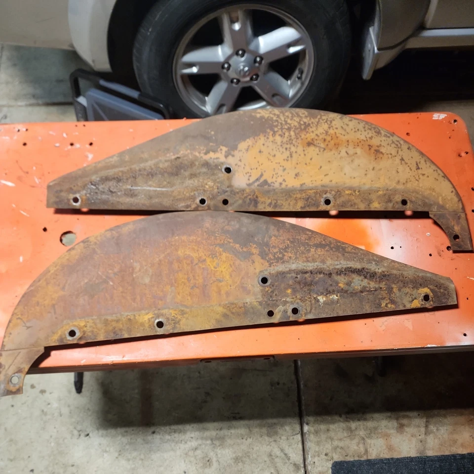Allis Chalmers B/C Tractor Fenders Set Of 2 Straight Solid Original A.C Fenders - Image 1 of 4