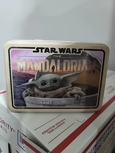 Neu Sealed Tin Star Wars Mandalorian The Child Special Edition Playing Card Set - Bild 1 von 1