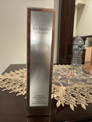 Nueva emulsión regeneradora juvenil Estee Lauder Re-Nutriv Ultimate Lift 2,5 oz/75 ml Foto 1 de 3