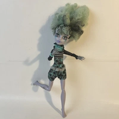 Monster High Twyla Boogeyman Freak Du Chic Muñeca Conjunto Incompleto Foto 1 de 4