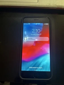 Apple iPhone 6 Silver - 32GB Unlocked Phone with phone Cover - Zdjęcie 1 z 4