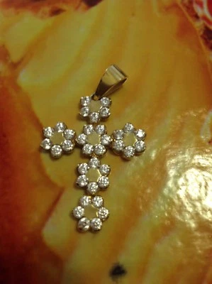 Croce in oro giallo e zirconi - Immagine 1 di 3