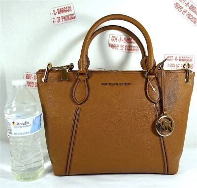Bolso Bandolera Michael Kors Sierra Mediano Equipaje Cuero Guijarro Foto 1 de 4