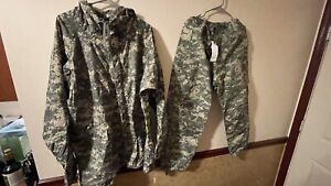 US Army Extreme Cold Wet Weather Jacket And Softshell Trousers Size Large /Small