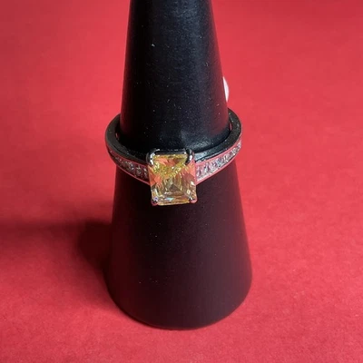 Anillo Bomb Party RBP8193 “Fate Has It Covered” circonita cúbica limón en rodio talla 10 nuevo con etiquetas Foto 1 de 4