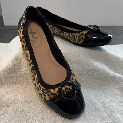 Zapatos mocasines planos de ballet Clarks Collection para mujer talla 8 negros y leopardo EE. UU. Foto 1 de 4