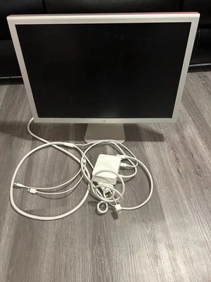 Apple 23" LCD Cinema HD Display Monitor A1082 FOR PARTS - Image 1 of 4