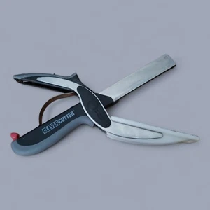 Clever Cutter 2 in 1 Knife Cutting Board Scissors Chops & Slices Food - Picture 1 of 5