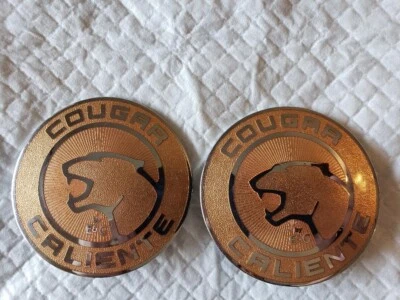 Juego de 2 emblemas exteriores dorados Cougar XR7 1991-97 nuevos Mercury Cougar Caliente Foto 1 de 4