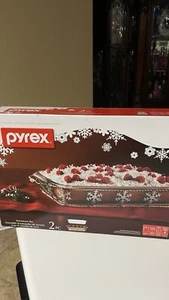 NEW Sealed Box Pyrex 2 PIECE 3 Qt. Limited Edition 2 pc Serveware Set Snowflakes - Picture 1 of 8
