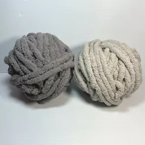 Set- 2 Balls Chunky Hand Knitting X-Large Yarn Soft Grays 11oz ea. Throw/Blanket - Picture 1 of 6