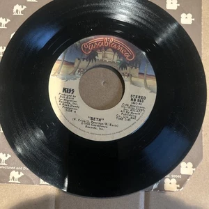 KISS Detroit Rock City / Beth 45 RPM 7” 1976 VG - Imagen 1 de 5