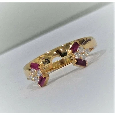 Anillo protector envolvente potenciador rubí baguette de 2 quilates creado en laboratorio acabado oro amarillo de 14 quilates Foto 1 de 4