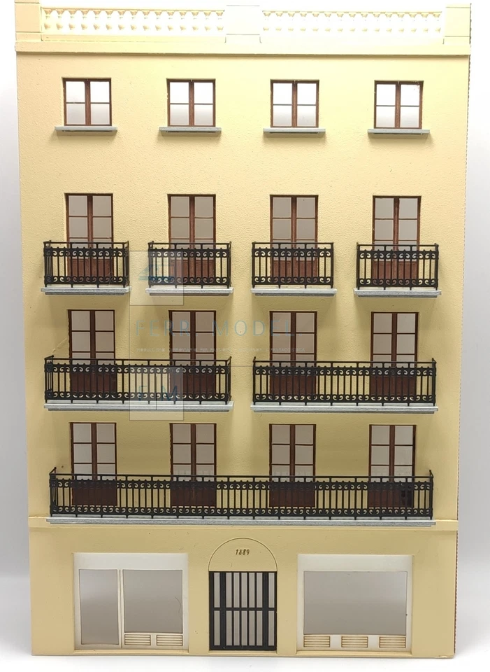87TRAIN 230.01 - Facciata palazzina Beige  4 piani per sfondo plastico. Scala H0 - Immagine 1 di 1