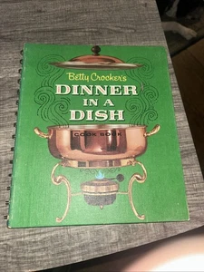 Vintage Betty Crocker's Dinner In a Dish 1965 First Edition Cookbook Retro MCM - Imagen 1 de 7
