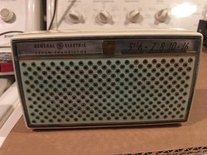 G.E. siete transistores radio estuche - Imagen 1 de 4
